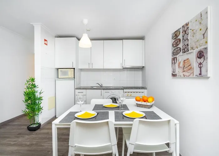 Apartamento Da Rocha, 4g Jardins Da Rocha, Sunny Studio, Air Conditioning, Two Pools, Internet, Parking, By Ig *